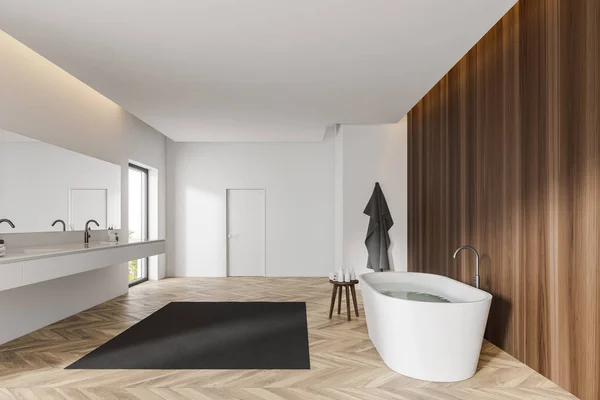 Baño de madera blanca y oscura con puerta — Foto de Stock