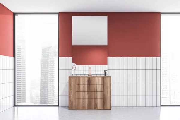 Czerwono-białe płytki łazienka wnętrze z umywalką — Zdjęcie stockowe