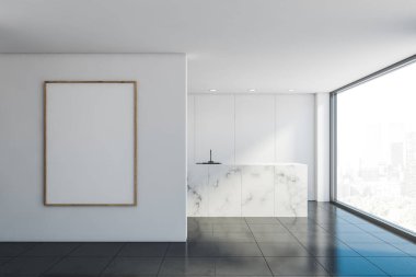 Beyaz mutfak, mermer tezgah ve poster.