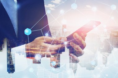 Şehirde akıllı telefonu olan adam, ağ arayüzü