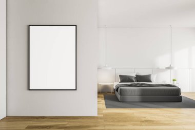 Beyaz yatak odasının içinde bir poster.