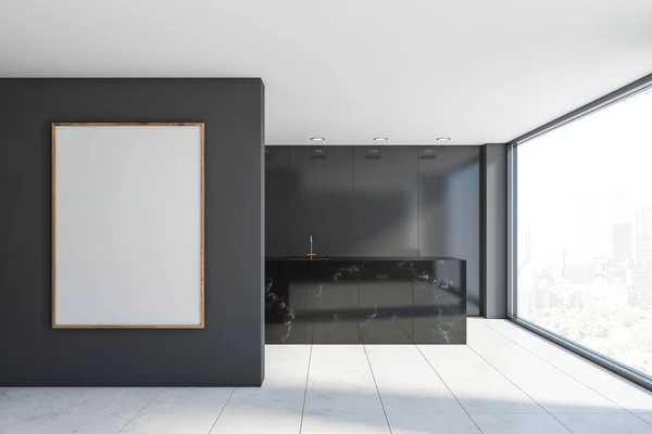 Cozinha preta com bancada de mármore e cartaz — Fotografia de Stock