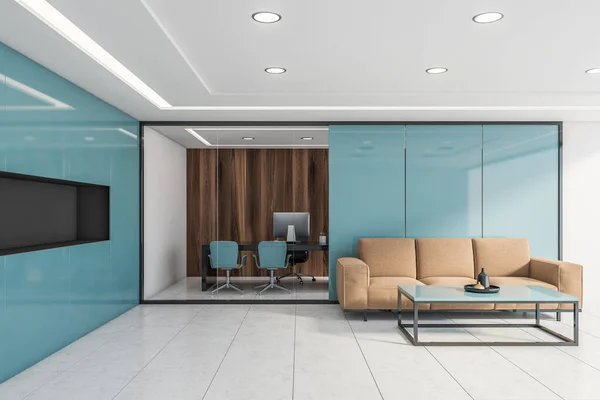 Синий офисный зал ожидания с бежевым диваном — стоковое фото