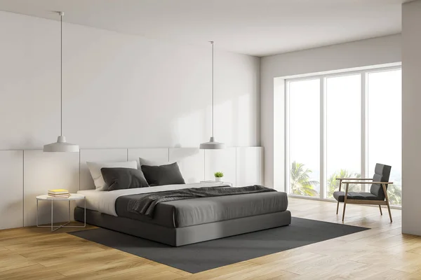 Weiße Schlafzimmerecke mit grauem Sessel — Stockfoto