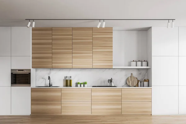 Cozinha branca e de madeira com bancadas — Fotografia de Stock