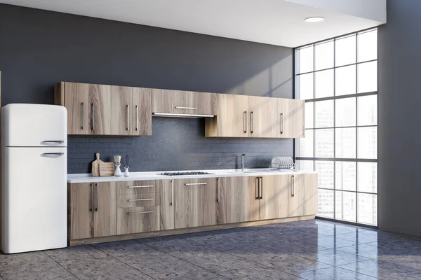 Stilvolle graue Küchenecke, Arbeitsplatten und Kühlschrank — Stockfoto