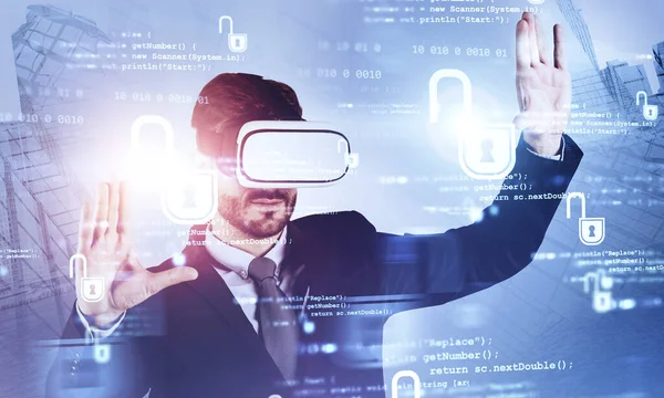 Gafas Man in VR con interfaz de seguridad cibernética —  Fotos de Stock