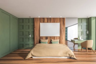 Yeşil ve ahşap yatak odasının içi posterlerle dolu.