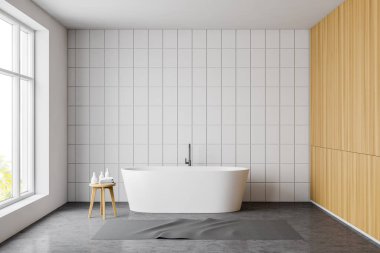 Beyaz fayans ve ahşap banyo içi küvetli.