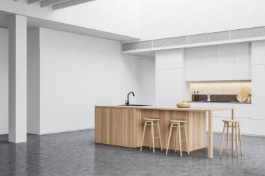 Bar ve tabureli beyaz mutfak köşesi