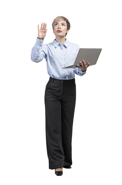 Kvinna med laptop med hjälp av virtuell skärm, isolerad — Stockfoto
