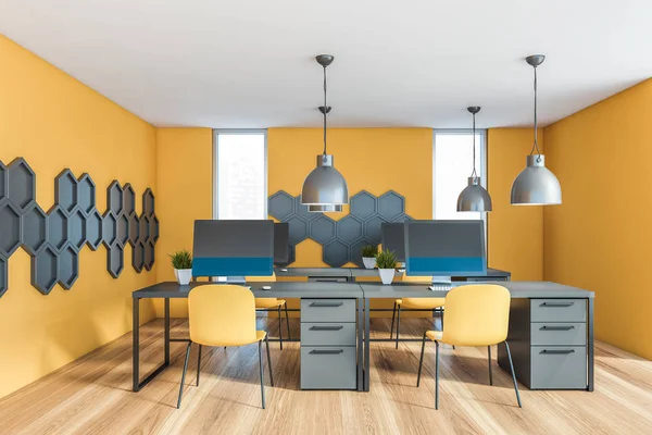 Interior de escritório amarelo com hexágonos — Fotografia de Stock