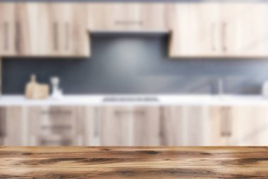 Gri mutfak tezgahlı, bulanık bir masa.