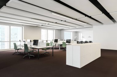 Yeşil sandalyeli boş ofis köşesini aç