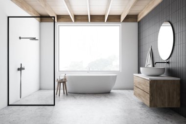 Banyosu duşlu, siyah beyaz şık.