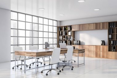Beyaz ve ahşap kitaplıklı Ceo ofis köşesi