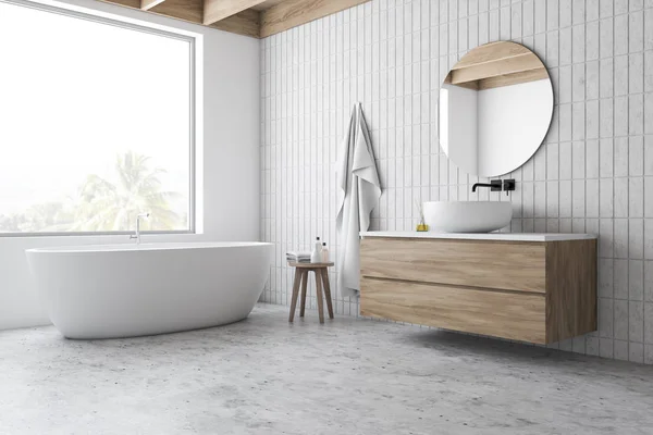 Лофт біла плитка куточок ванної кімнати, ванна і раковина — стокове фото