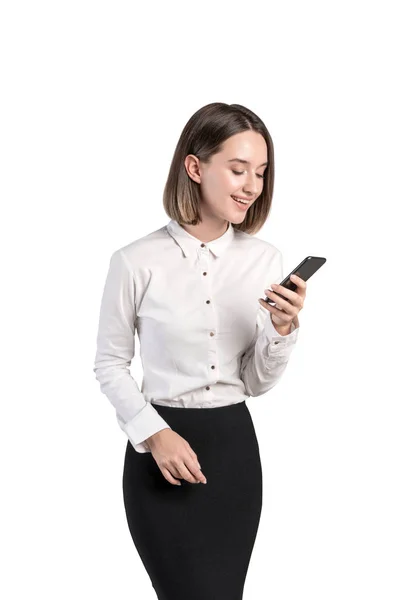 Mujer de negocios sonriente con teléfono inteligente, aislado — Foto de Stock