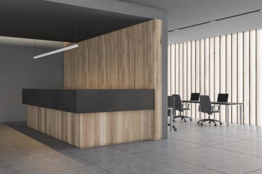 Açık uzay ofisinde ahşap resepsiyon masası