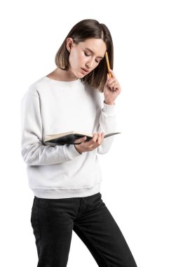 Not defteriyle düşünceli genç kız öğrenci.