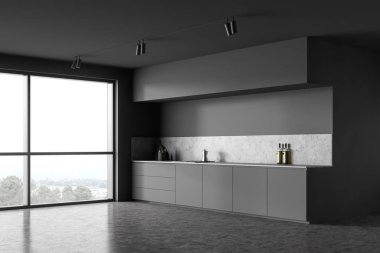 Gri mutfak köşesinde tezgahlar var.