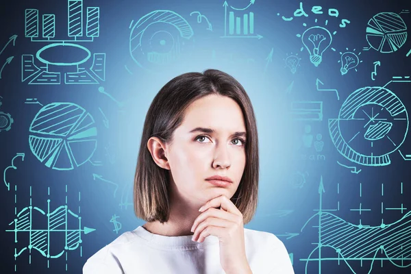 Woman thinking about business strategy — Stock Photo, Image