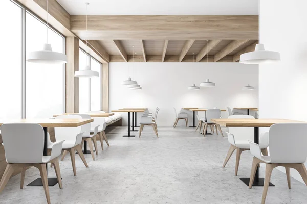 Vitt loft café interiör med fyrkantiga bord — Stockfoto