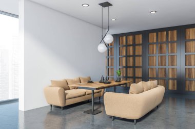 Bej koltuklu panoramik kafe köşesi