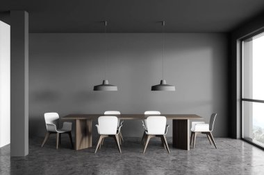 İçi sütunlu gri yemek odası