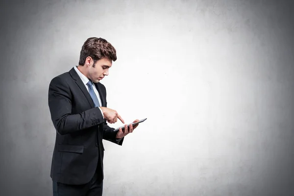 Young businessman using tablet, mock up — Stock Photo, Image