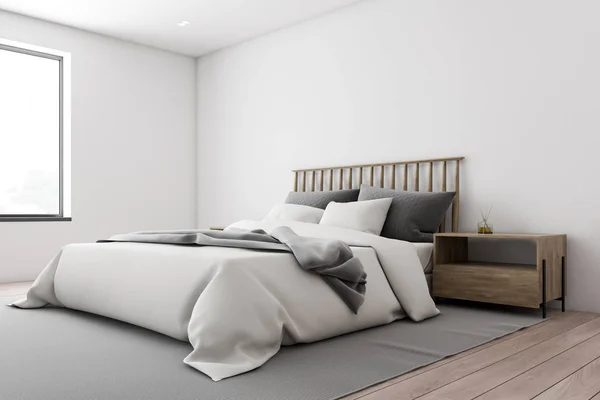 Canto do quarto branco com cama de madeira — Fotografia de Stock