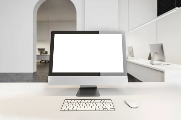 Mock up computerscherm in modern kantoor — Stockfoto