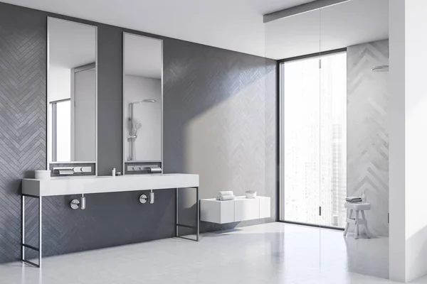Badezimmerecke in Weiß und Holz, Waschbecken und Dusche — Stockfoto