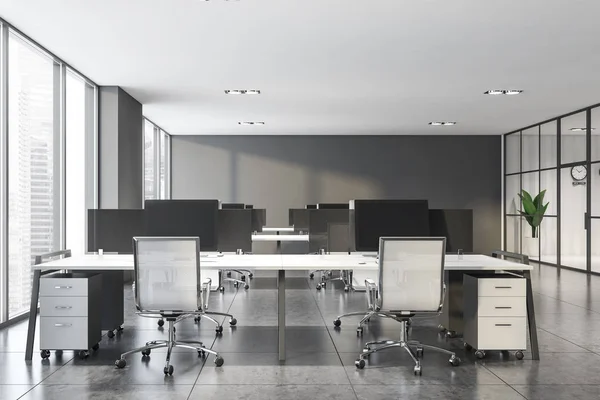 Gris y blanco espacio abierto oficina interior — Foto de Stock