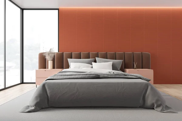 Kahverengi yataklı turuncu yatak odası. — Stok fotoğraf
