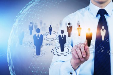 Küresel sosyal ağ arayüzü kullanan iş adamı