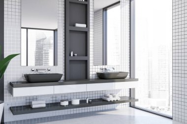 Çift lavabo ile beyaz karo banyo köşesi