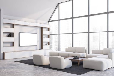 Beyaz oturma odası köşesinde televizyon ve kanepe var.