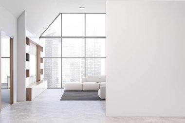 Kitaplığı, kanepesi ve maketi olan beyaz oturma odası.