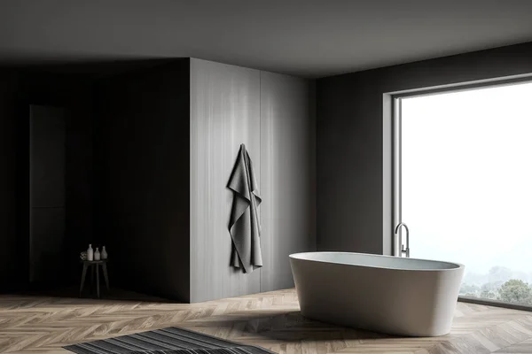 Coin salle de bain gris et bois avec baignoire — Photo