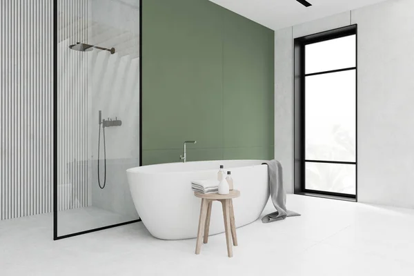 Fehér és zöld fürdőszoba sarok, kád és zuhanyzó — Stock Fotó