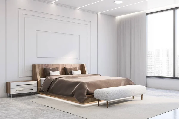 Panoramik beyaz ana yatak odası köşesi — Stok fotoğraf