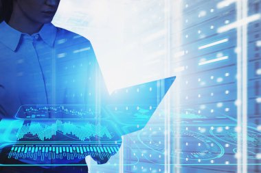 Veri merkezinde kadın programcı, Gui.