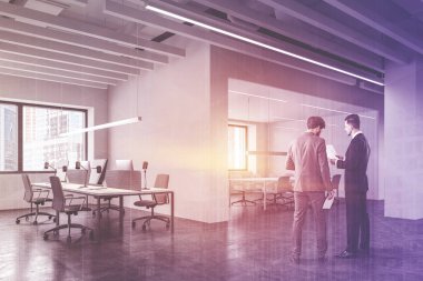 İnsanlar toplantı salonu ile açık alan Office