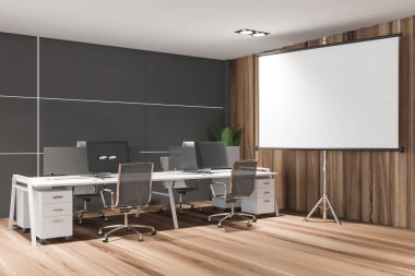 Koyu gri açık uzay ofisi içi posterle dolu