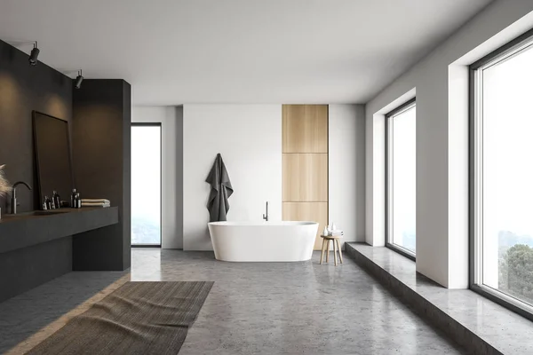 Bagno in bianco e nero, vasca e lavabo, vista frontale — Foto Stock