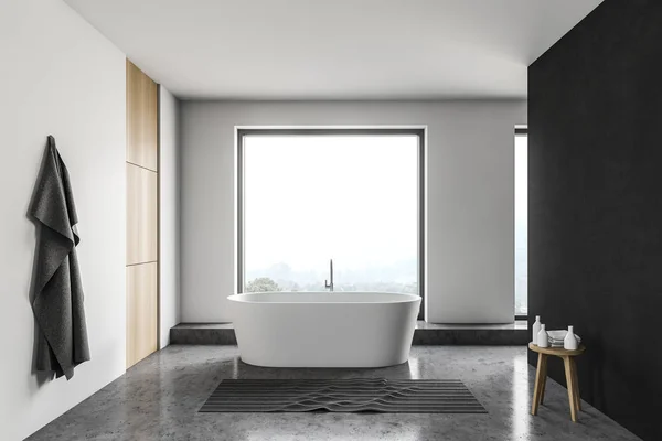 Loft salle de bain blanche et noire avec baignoire — Photo