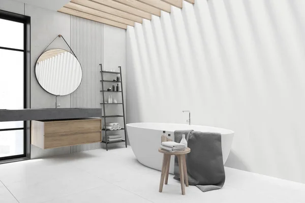 Angolo bagno bianco con specchio rotondo — Foto Stock