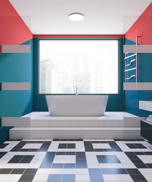 Ljust blått och rött badrum med badkar — Stockfoto