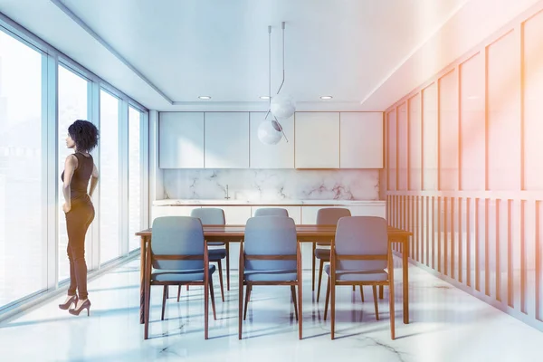 African woman in white and blue kitchen — Stok fotoğraf